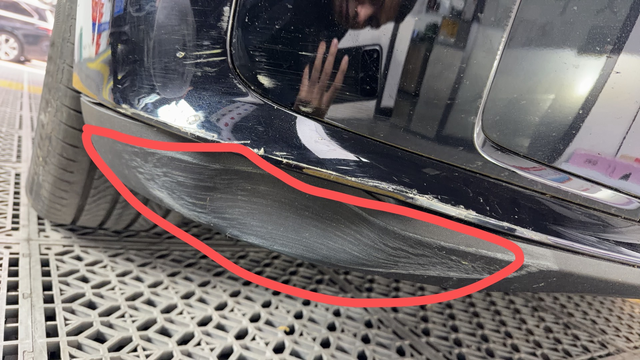 下面这个塑料能单独换吗
剐蹭到路边石头了，车漆没事有车衣，就是下面塑料件凹进去了