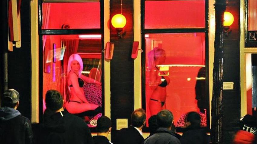 洪水冲开黄金航道！400 年股票史让面包师当股东，阿姆斯特丹如何把风俗业打造成安全名片？