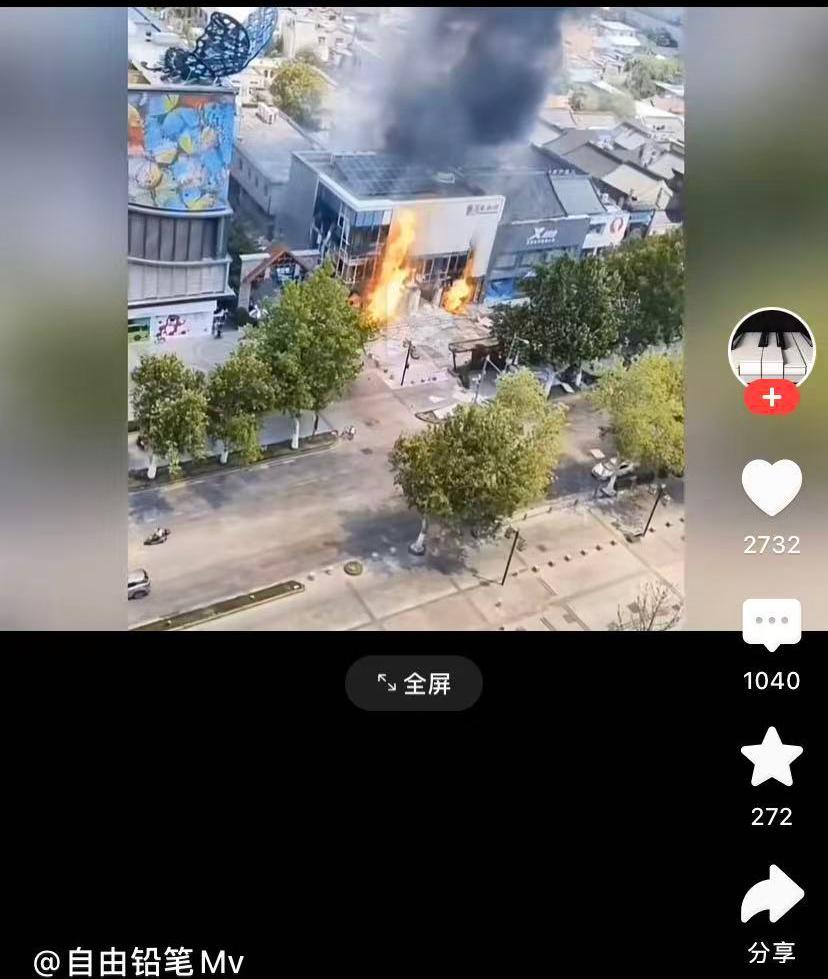 见证一下什么叫济南速度，效率太高了，上午着了火，中午一灭，下午就把架子搭起来了。