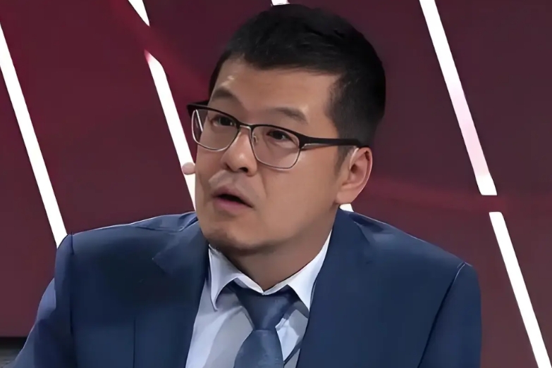 杨毅：中国女篮打的是落后篮球，日本女篮打的那叫顶级标准先进篮球。
北京时间7月2