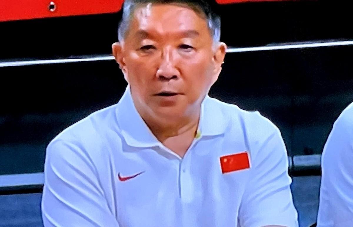 关键！三分钟逆转！
美国队板凳刚坐下，我们姑娘已汗如雨下刷篮！
李笋南留人在场，