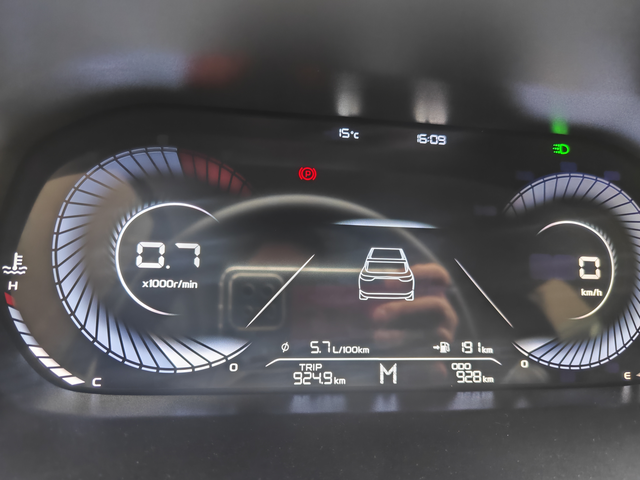 目前的油耗表现
不到一千公里，手挡油耗，我可以接受