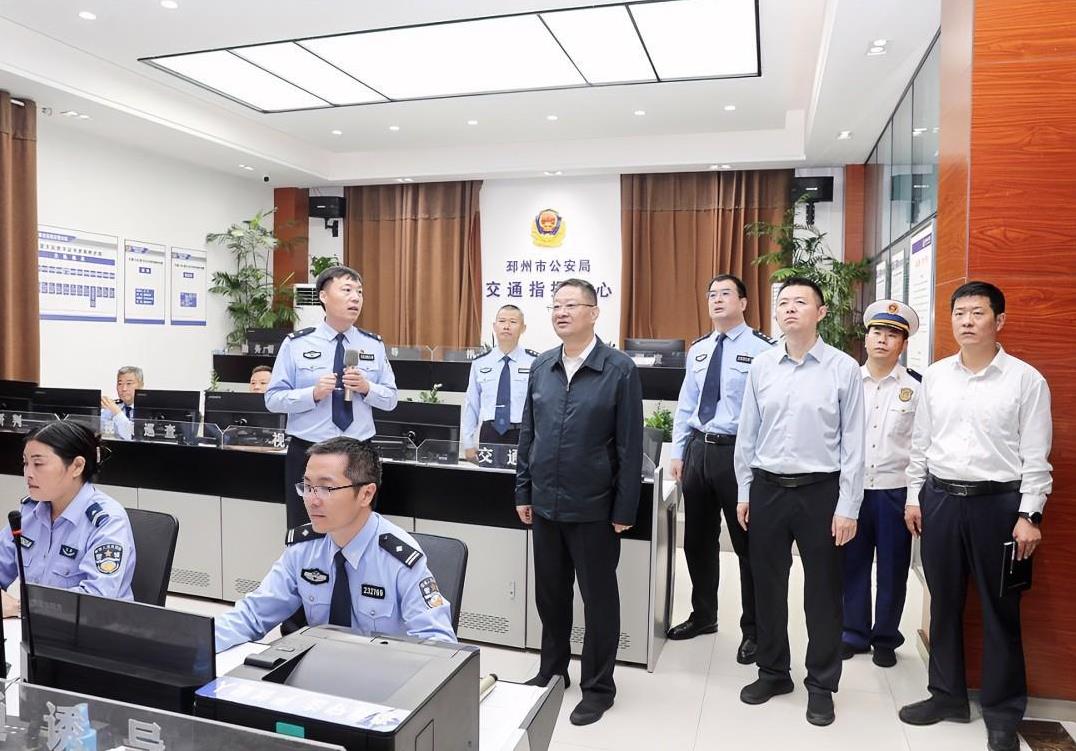 #高看徐州# “国庆、中秋”双节临近，9月27日，邳州市市委书记王伟带队深入市多