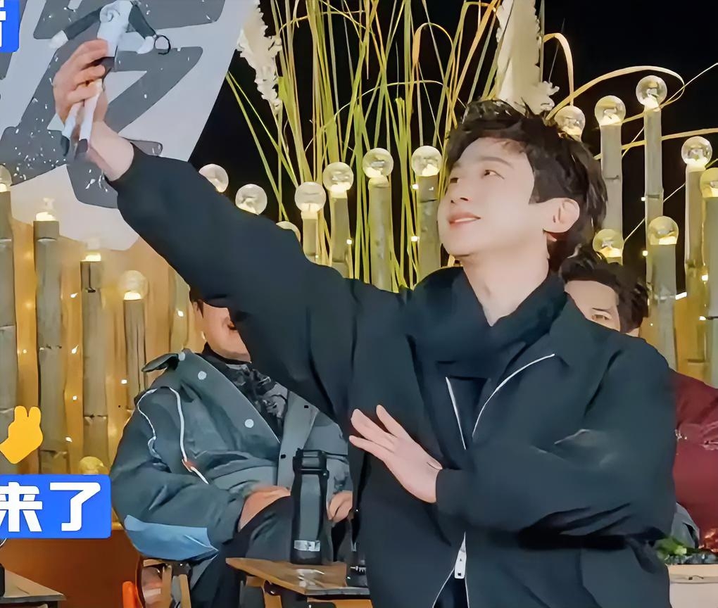 白敬亭回归《现在就出发》被“团宠”片段突然出圈。