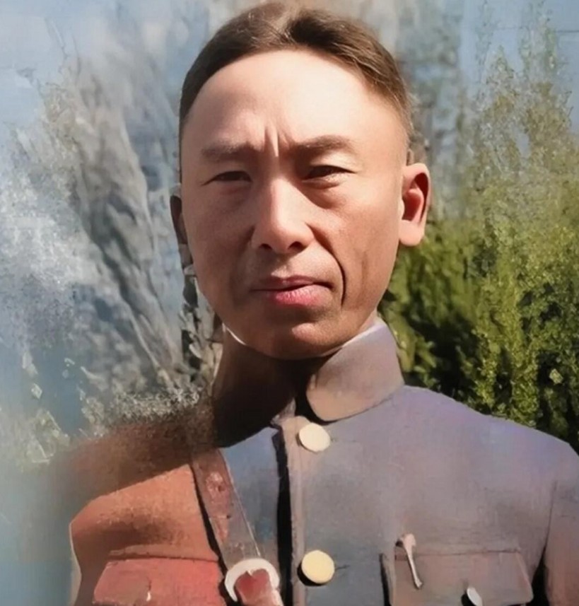 1948年11月3日深夜，国军师长戴炳南叫醒阎锡山后，说：“黄军长要向共军投降，