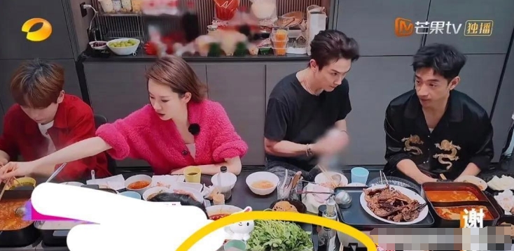 你敢信吗？戚薇竟然这么说如果你出轨，我当场当天就离婚。这话一出，吓得我眼珠子差点