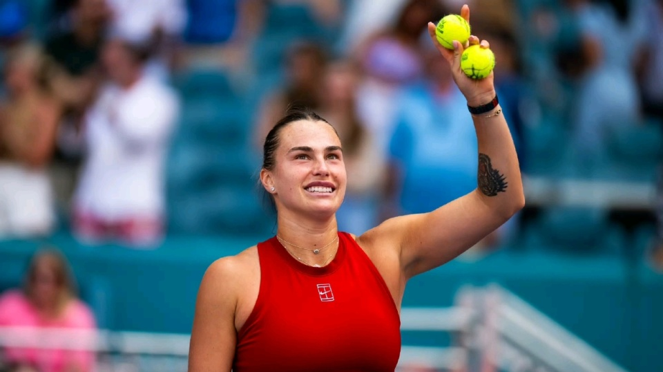 WTA1000迈阿密站半决赛，世界第一萨巴伦卡以两个6-2轻松击败世界第6保利尼