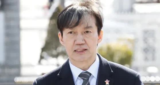 韩国法务部赦免审查委员会7日召开会议，启动李在明政府首次特赦审议工作。
 
