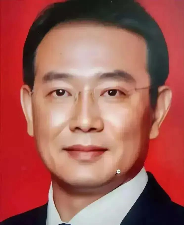 把人性扒光的15句话，早知道不吃亏..
1.在人际交往中，高明的做法是：待人热情