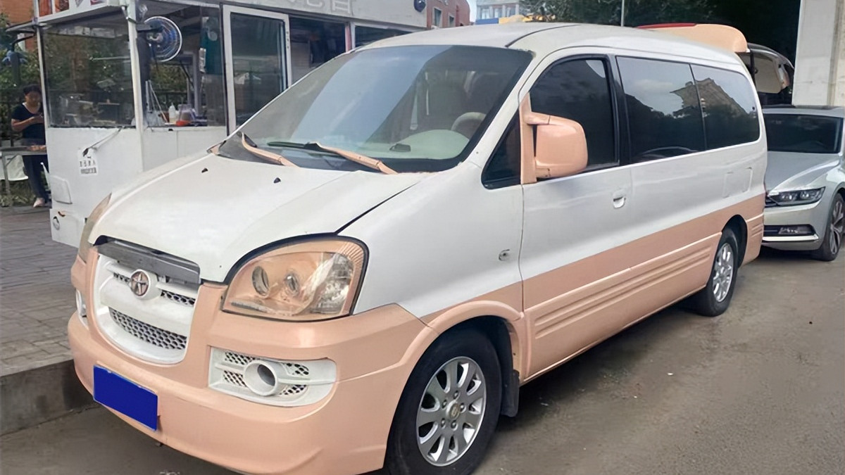 浅色纯爱女生系，江淮瑞风改装温馨床车，小商务打造露营车更实用