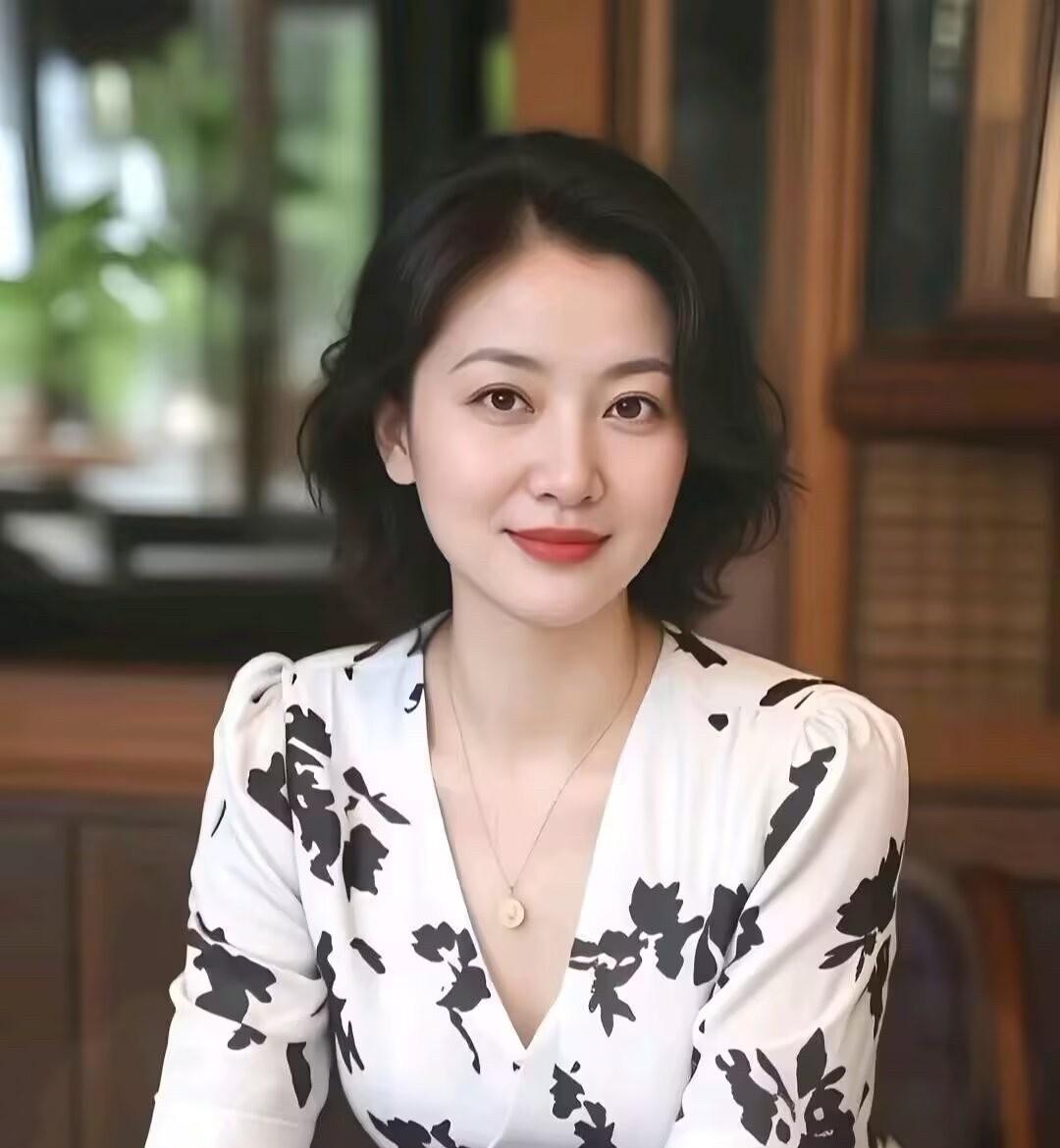 记住了， 
       把钱财看重一点， 人情味看淡一点， 
这个社会
   