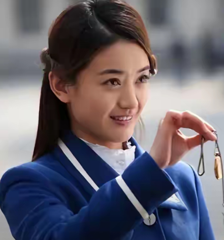 她出道20年不温不火，丈夫是上海总裁