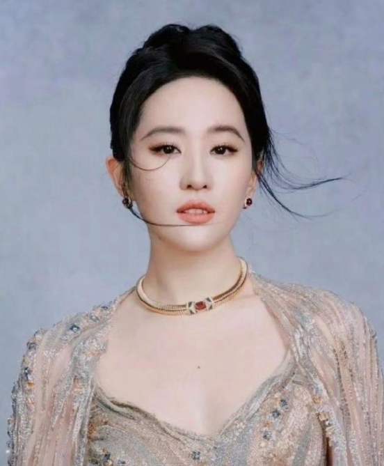 本届白玉兰奖最佳女主角候选人公开照曝光。
小宋佳，刘亦菲，闫妮，马伊琍，杨紫都被