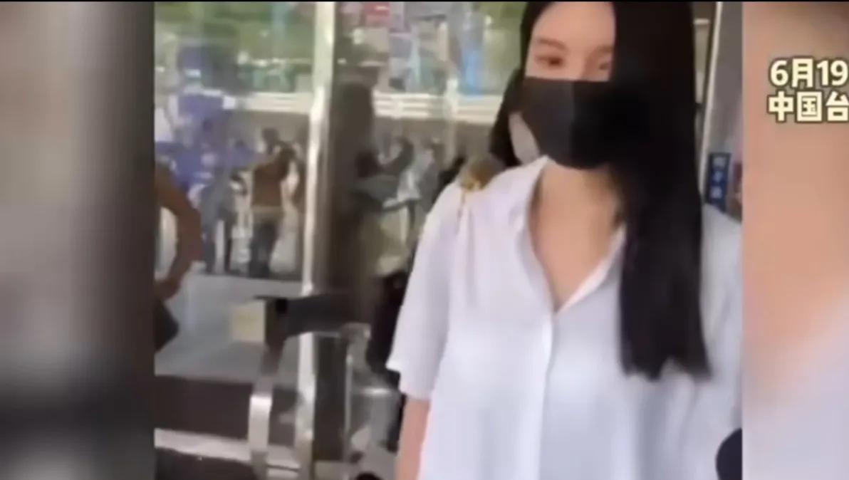 #王大陆找黑道帮女友讨债#
所以说身边的人对自己的影响是很重要的
普通人根本没办