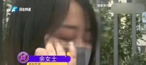 “太卑劣了！”
7月16日，河南郑州，31岁离异女子带个孩子，因为买草莓结缘一