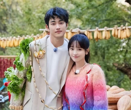 看到42岁金莎被小19岁的小男友求婚了。
有网友提出问题，金莎都42岁了，还能生