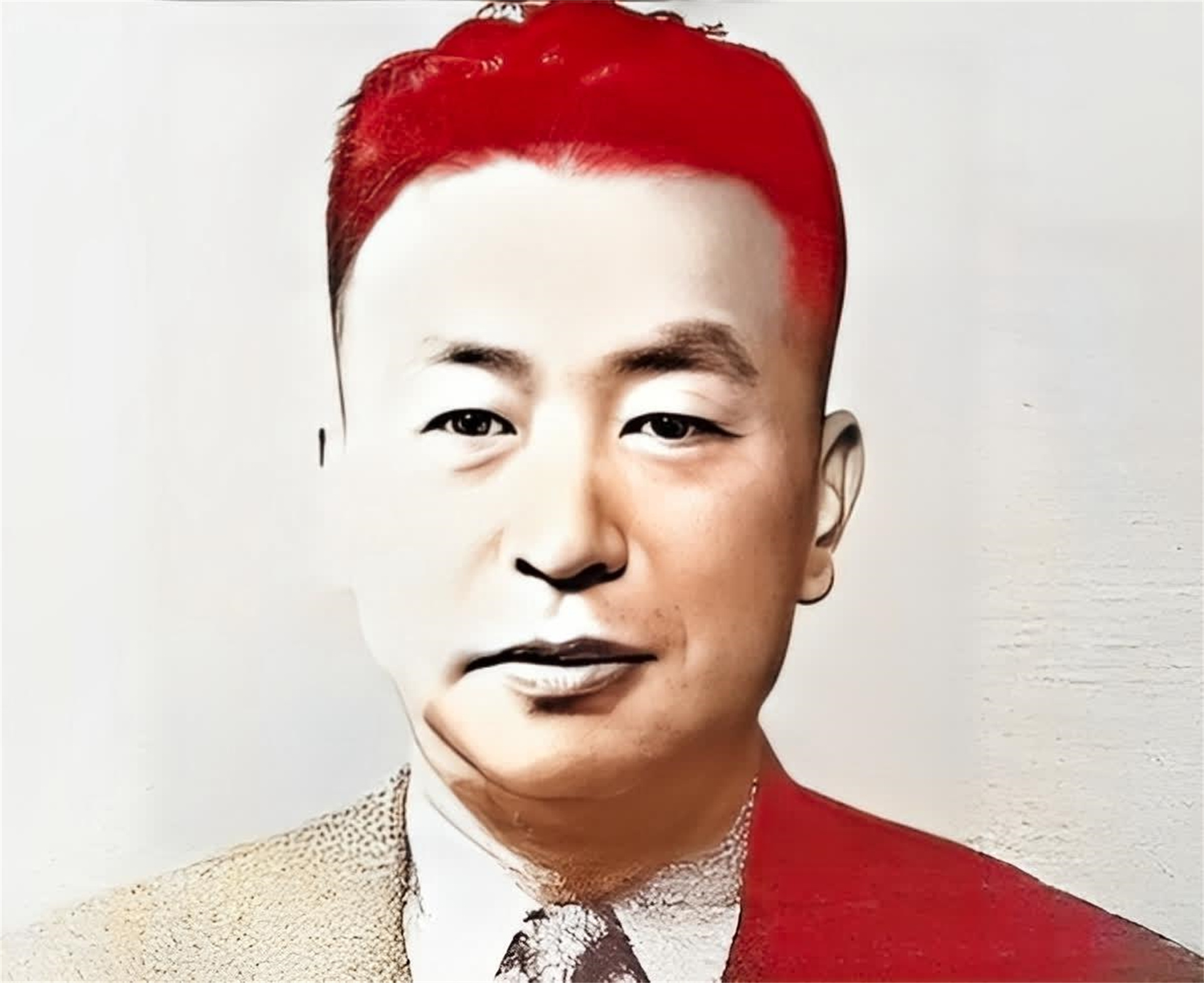 抗战时期有一位“大汉奸”吃着日本军粮，搂着日本美女，赚着日本人的钱，却用8个字，