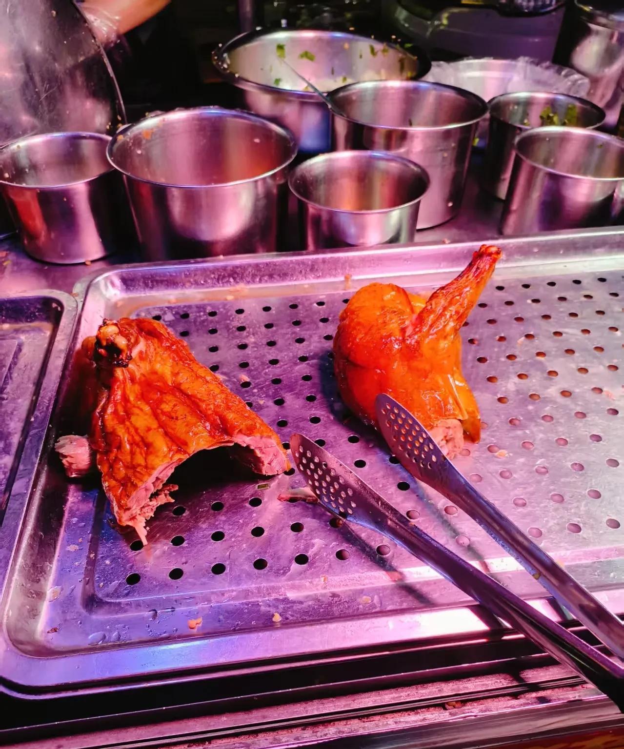 突然发现，现在大家是越来越清醒了。
昨天傍晚我去公租房那边了，一直到8点才回来到