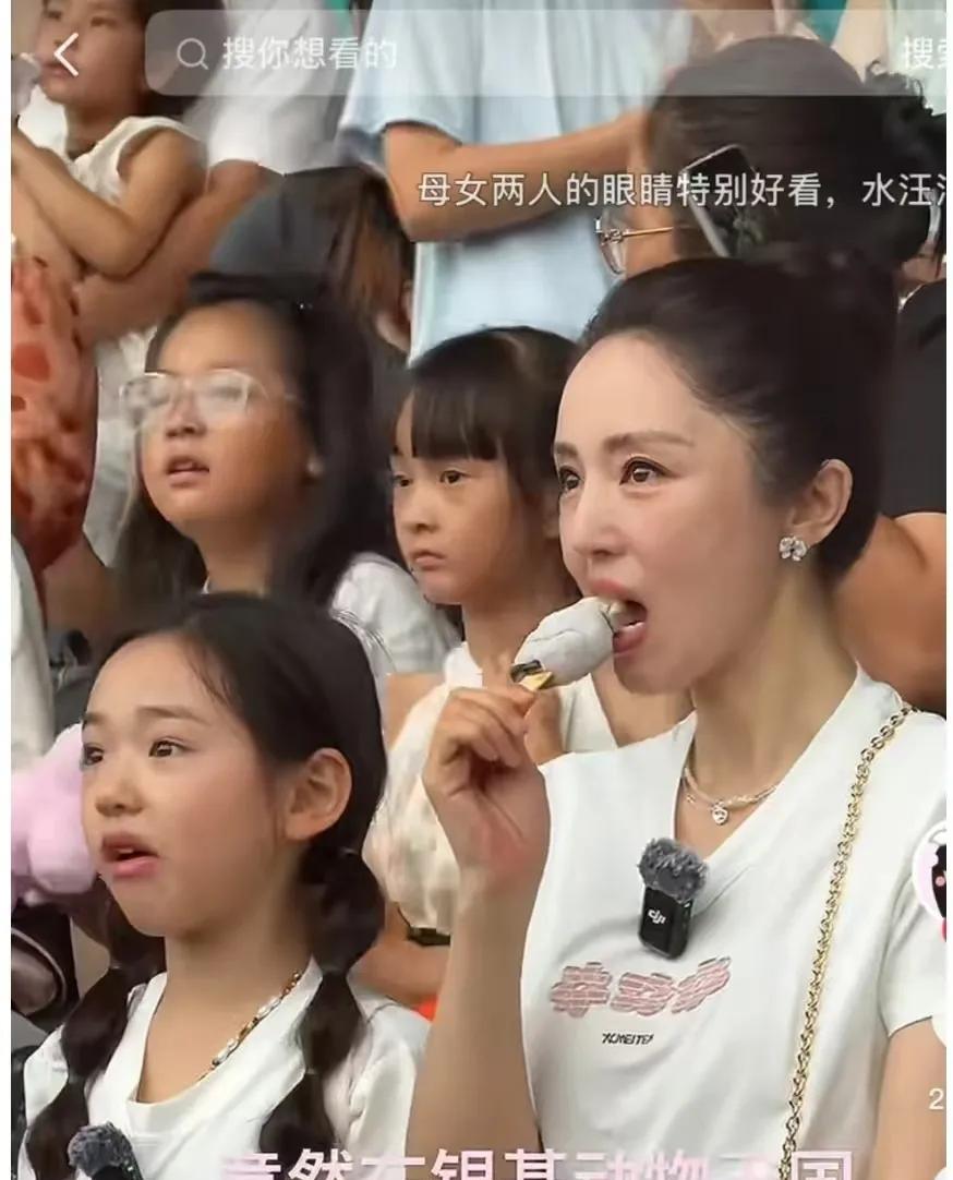 很多人不知道董璇打舌钉的意义，
这不只是董璇为了美观好看，
大家都被董璇美丽的外
