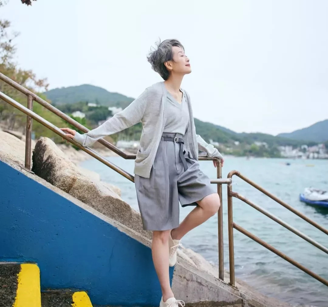 叶童自然老去更显年轻











不敢相信！娱乐圈竟然出现比刘晓庆更狠