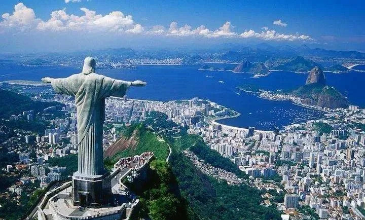 美国衰落十国遭殃











美国要是真不行了，世界会发生什么？不敢想