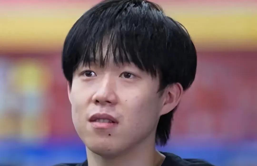 雨果不是体力问题，明显技战术都被摁死了，他快，王楚钦比他反应更快。
他比的是前三