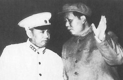 1973年，毛主席和许世友下棋，主席上来先走老将，许世友懵了，问道：您是不是走错
