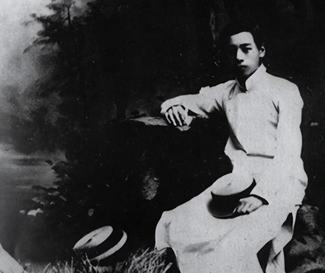 1958年，周总理的弟弟周恩寿要回老家修房子，正好在院子里碰到了刚开完会的周总理