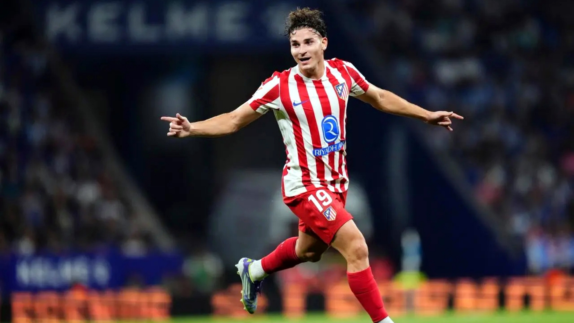 马竞与阿尔瓦雷斯及其团队一直在进行谈判，旨在续约并延长合同。
25岁的阿尔瓦雷斯