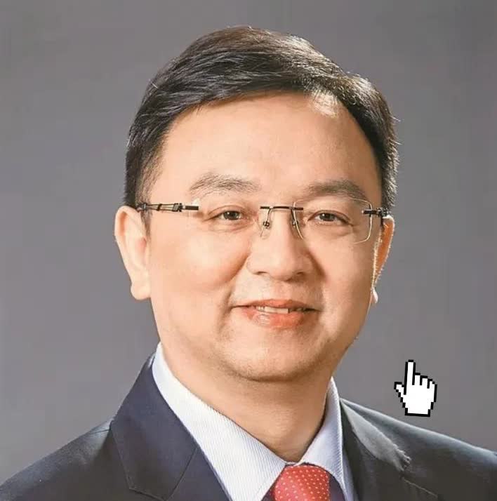 王传福现在可能睡不安稳，因为他刚刚宣布了550万辆的年销目标，没想到车市就被掀翻