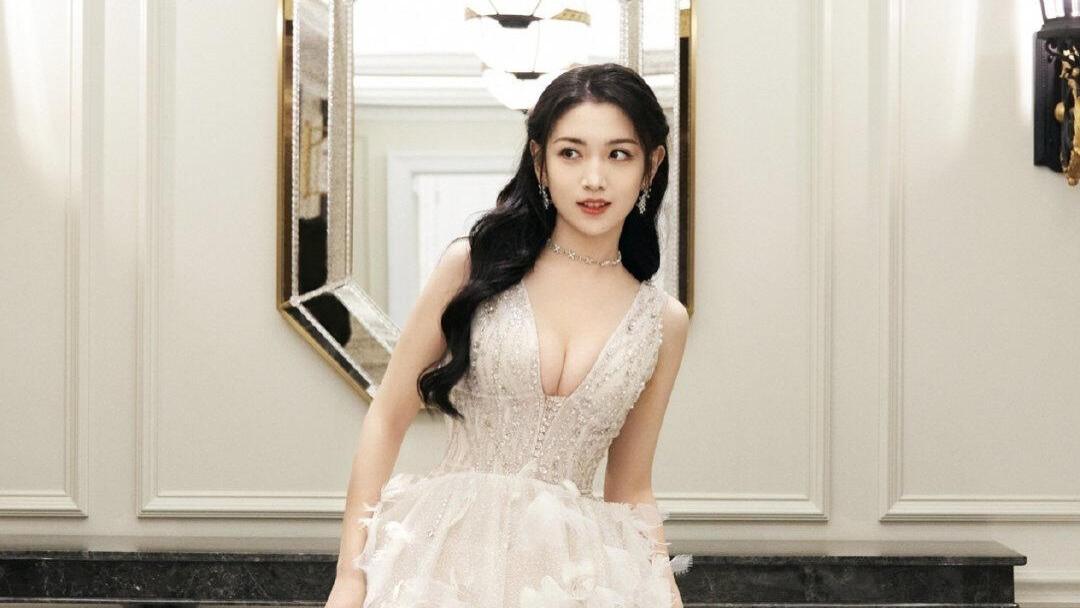 美丽如你，站在镜前那刻，直接美到失语