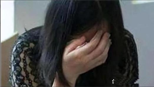 因婚房加名与男友决裂，怀孕女子陷入爱情与现实的痛苦挣扎
