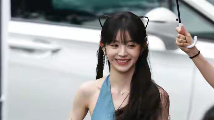 田曦薇颜值：甜而有锋的矛盾甜而有锋的矛盾美学。