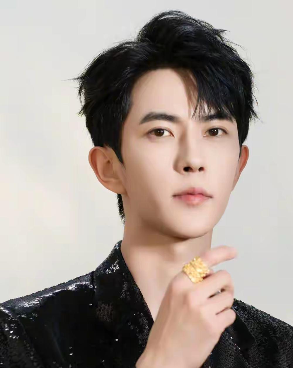 这不是真的吧！于朦胧坠楼身亡？
2013年快乐男声10强选手，
和华晨宇、欧豪是