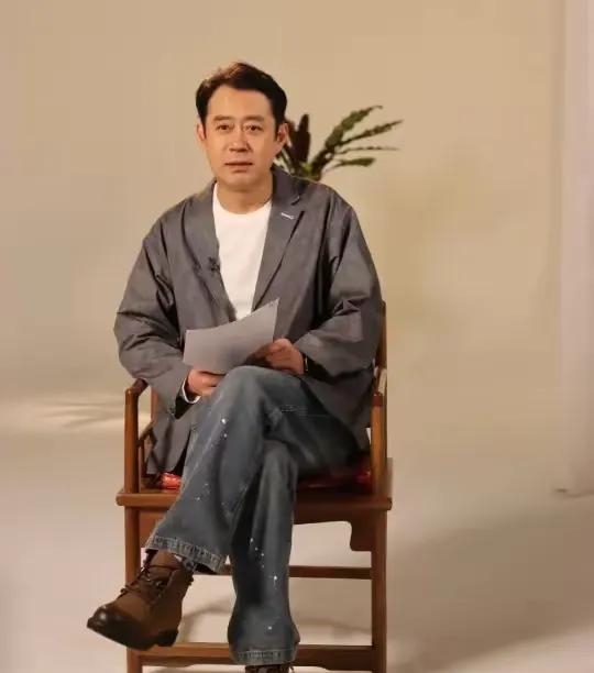能记得他是谁吗？他演了许多作品，有时做红花，有时做绿叶，还有时做少爷，后来年龄大