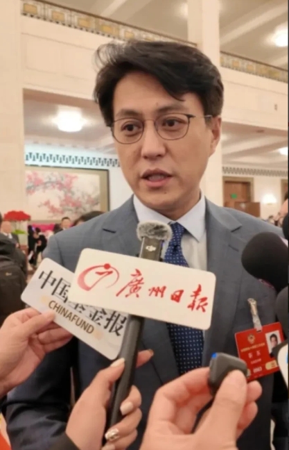 “事关3亿60岁老人！”没想到今年两会最扎心的提案，竟是靳东提的，他直言：“中国