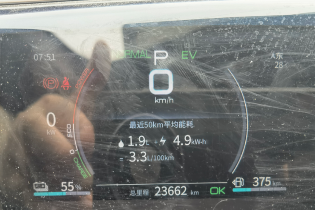 没想到我的秦小黑有朝一日明目张胆的偷油喝，心情挺复杂。
细节:不止一次发现了，今