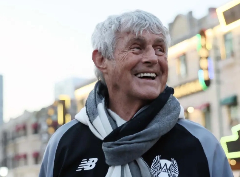 前国脚李玮锋认为2002年世界杯后，国足不应该让米卢离开。如果当时主教练还是米卢