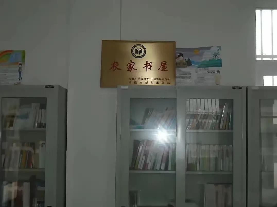 我敢保证:农家书屋里没有一个真正看书的人。
在智能手机普及的时代，就连农村老大爷