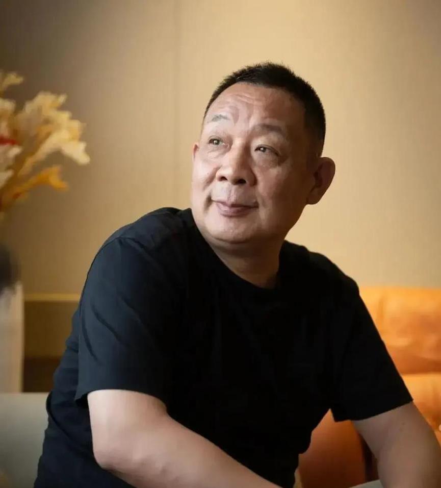于东来去了西藏，
他心灰意冷了，
但无数网友却始终在支持他！大家都理解他的失望和