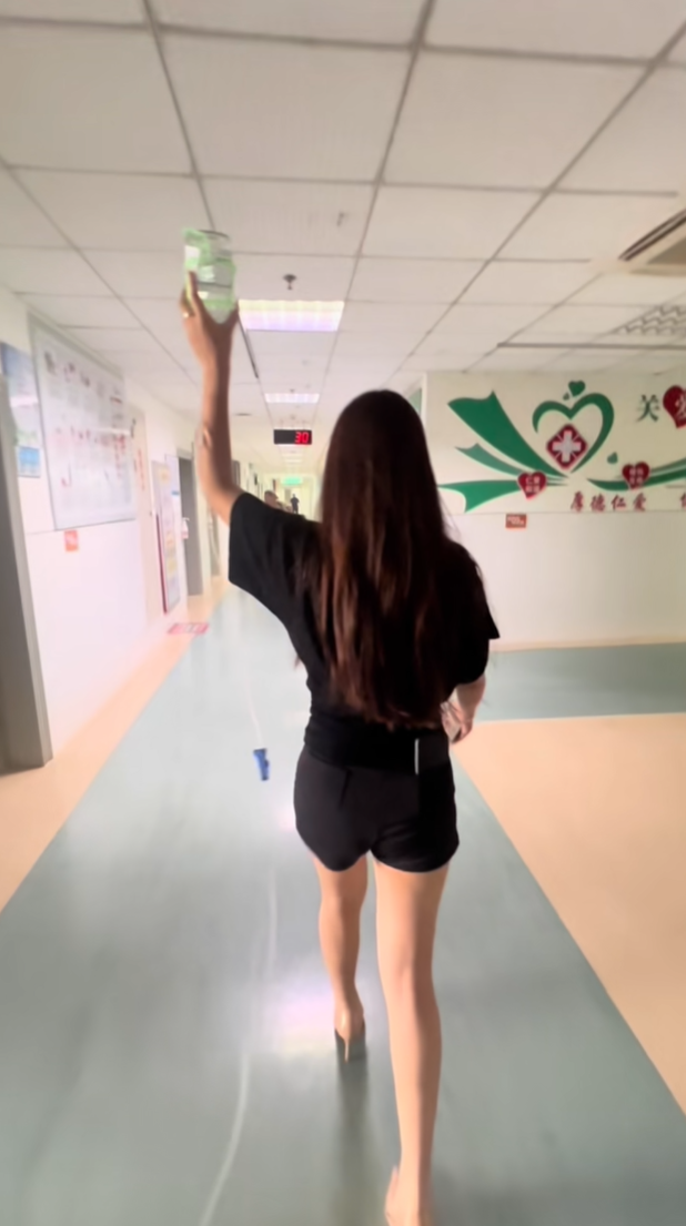我这一生浮沉 我几次黯然伤神 都是身边这个女人为我抹去伤痕