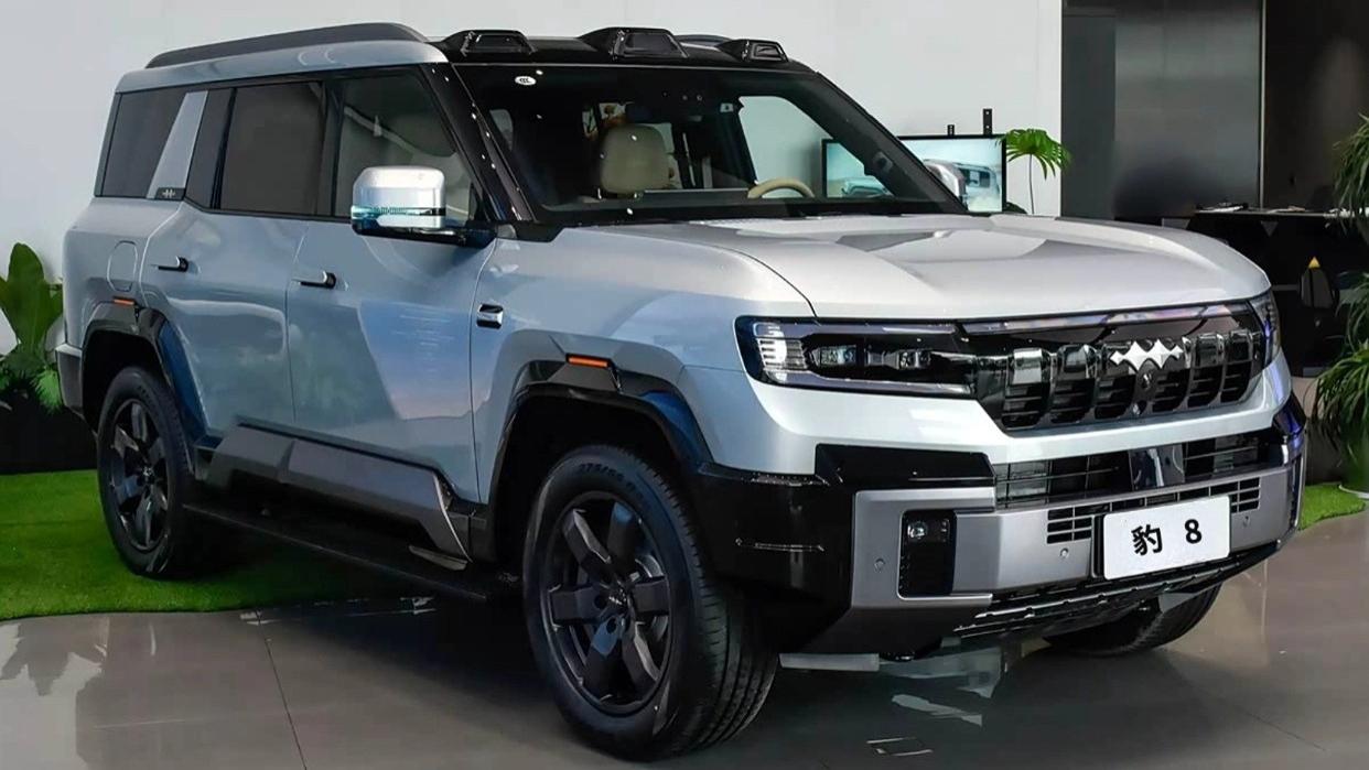 方程豹豹8中大型插电混动SUV，主打智能越野，更偏向户外探险