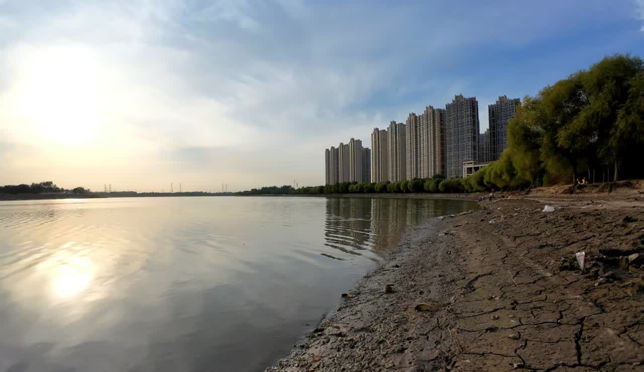 潮白河现在退水太多了，每天肉眼可见的几十厘米的退水，这样下去快要见底了，相应的鱼