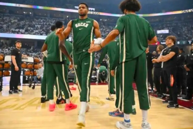 结合几个新闻看雄鹿想要杰伦格林
结合这几个新闻，雄鹿想要杰伦格林的目的绝对不是交