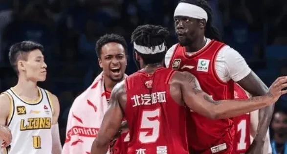 广厦拿冠军！赵继伟和郭艾伦触动最大，现场观赛，会感慨CBA新版本变化很大，是考验