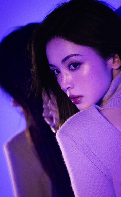 娜扎的氛围感美照，超有范儿的！