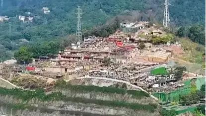 争议重重！一夜爆火的网红哈儿山，是不是重庆最大违章建筑群？