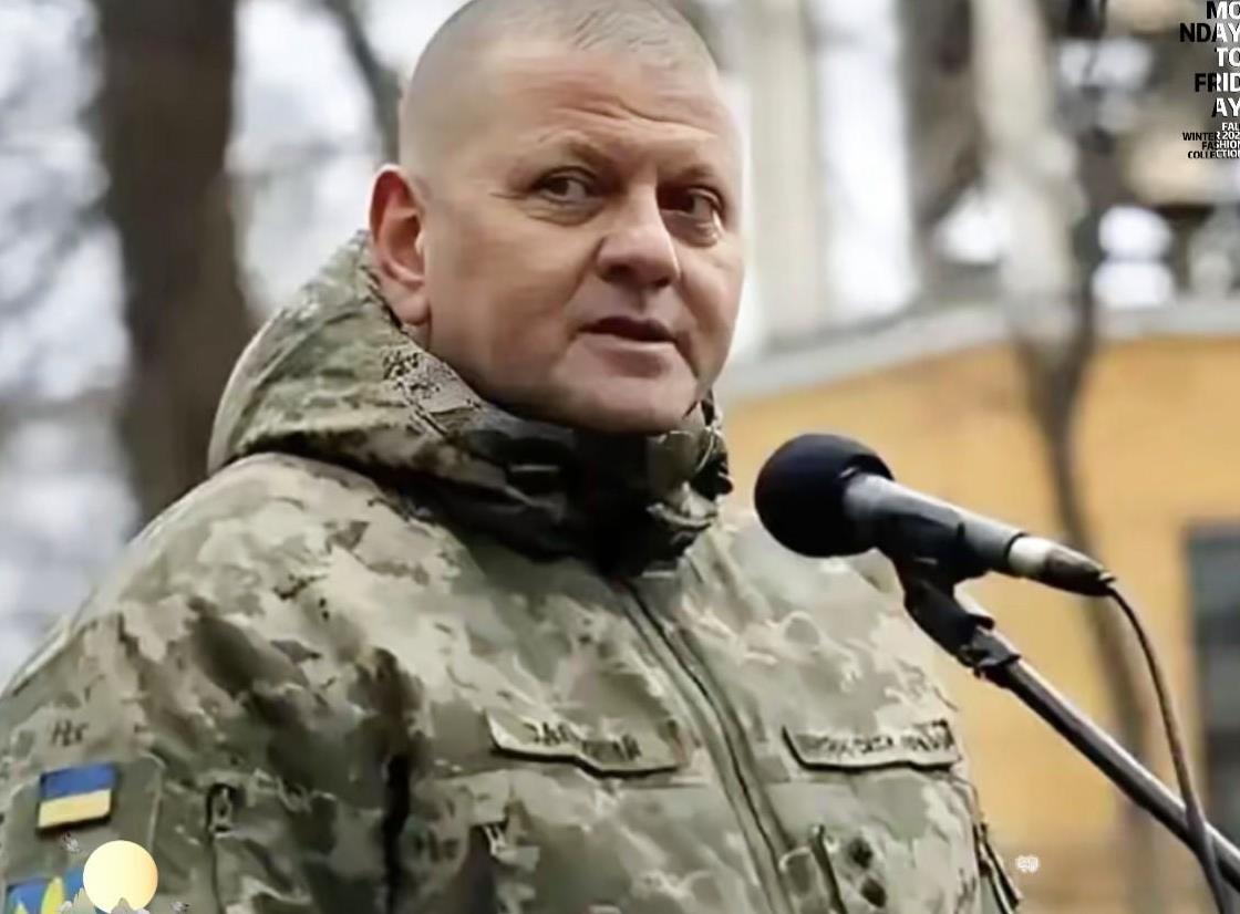 不服气了！
叶尔马克称，当前的制裁已让俄罗斯陷入经济困境，而且这种制裁的范围极广