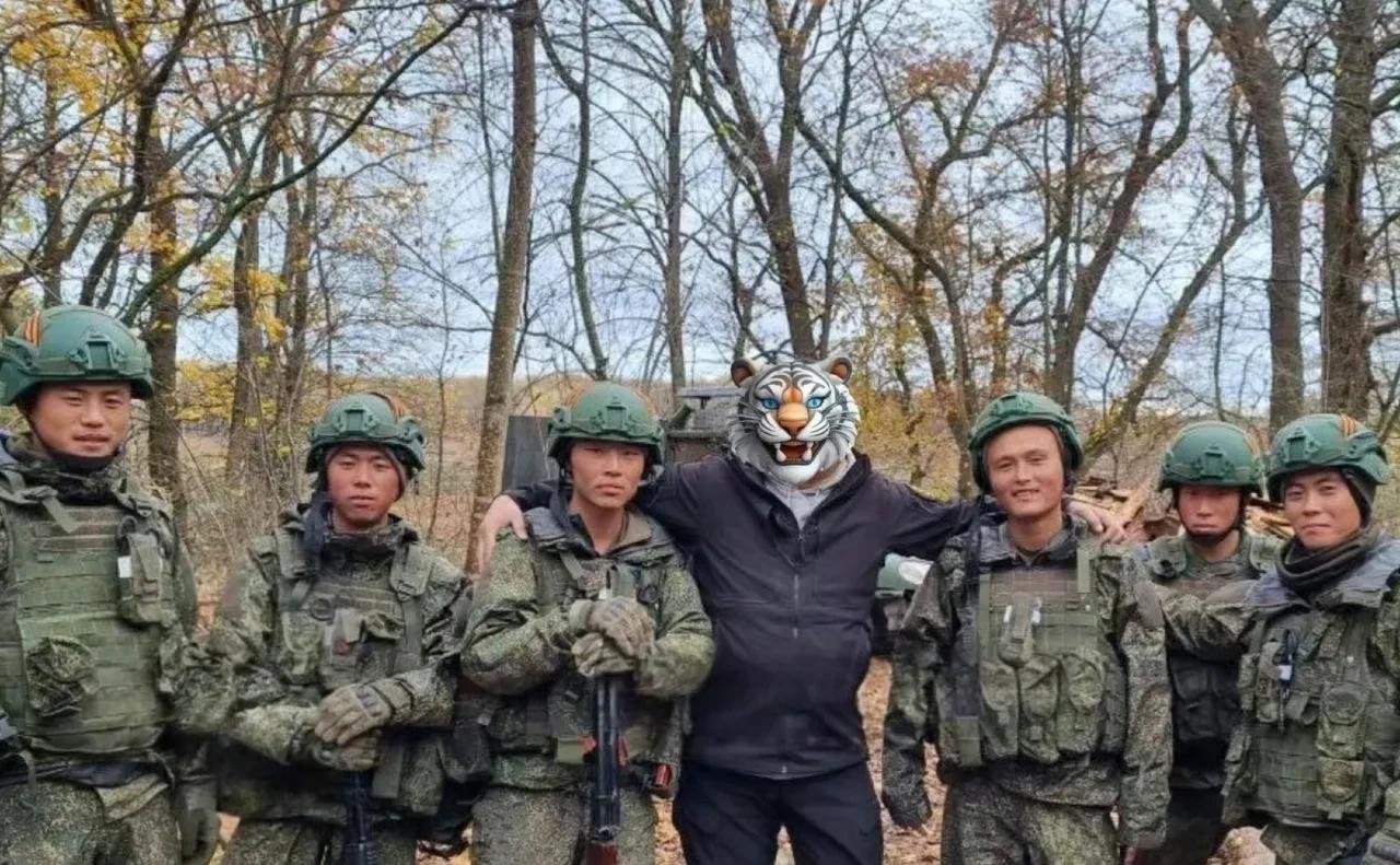 #朝鲜证实出兵俄罗斯# 
俄朝联军胜利解放库尔斯克州，展现了两国牢不可破的战斗情