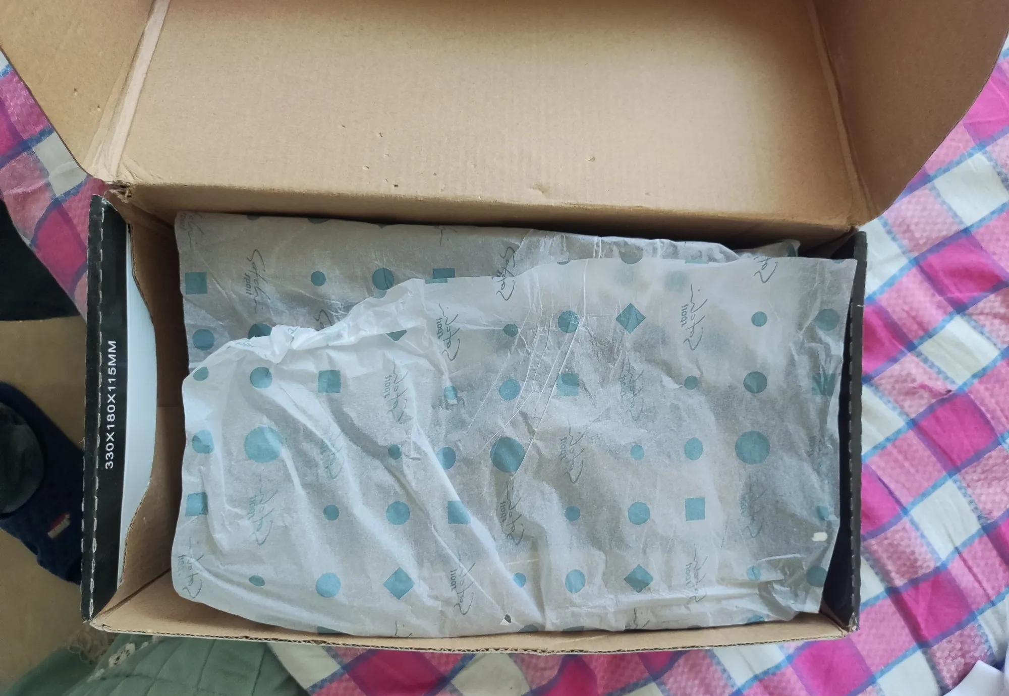 卧槽，这伪装的也太像了！  七天无理由退货，运费险都有，还有实体店，难怪那么多人